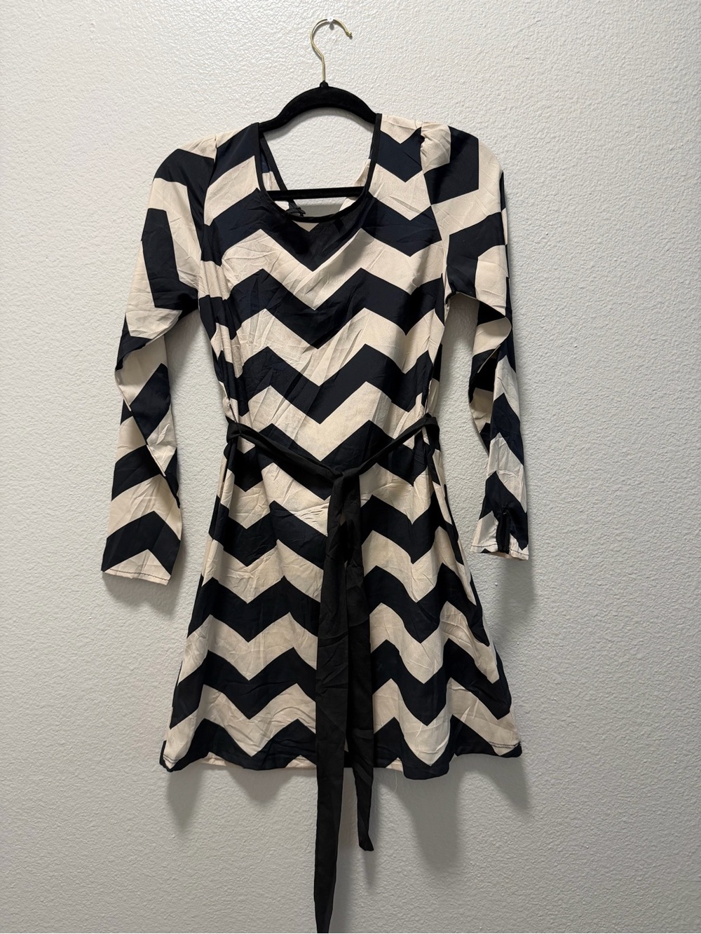 ezra Black & Cream Chevron Long-Sleeve Fit-and-Flare Dress